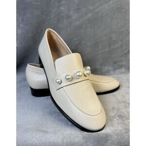 Stuart Weitzman Loafers Cream Pebbled Leather Pearl Slip On Shoe Size 9.5 Mint